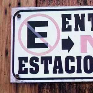 A sign in Spanish indicates to entry